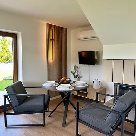 Sun House Grodek 펜션