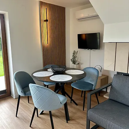 Sun House Grodek 펜션